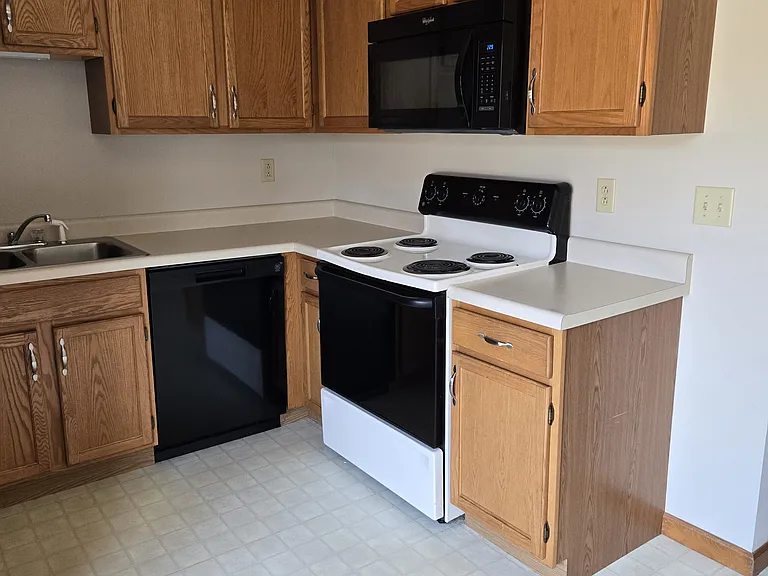 233 Sandridge Dr #233 — Photo 5