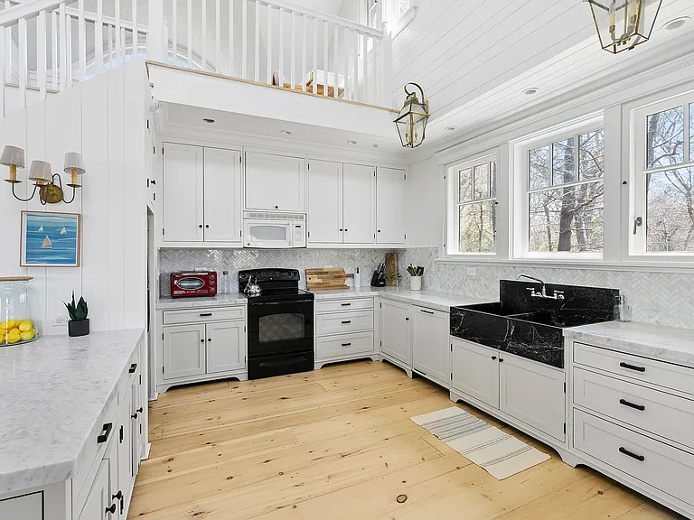 517 E Lake Dr — Photo 5
