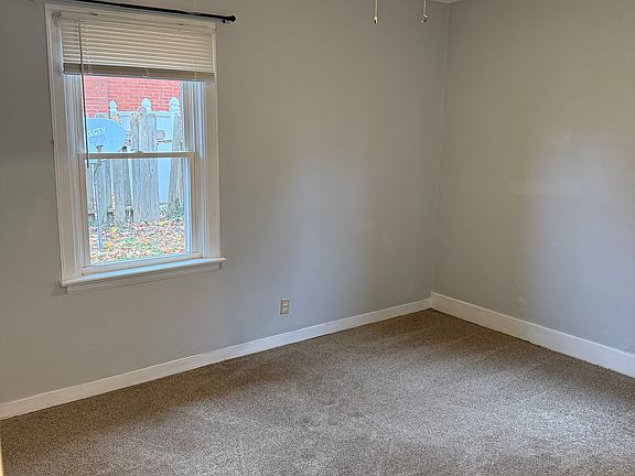5th image of 303 W Woodbine Ave