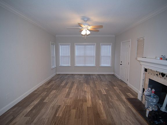 2nd image of 631 Lytle St