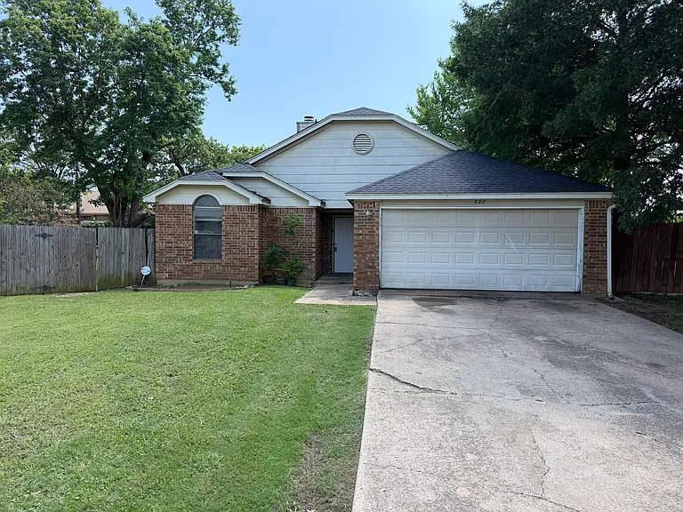 222 Lydia Cir — Photo 1