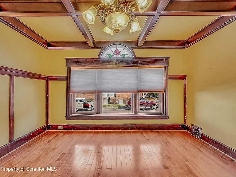 533 S Franklin St — Photo 9
