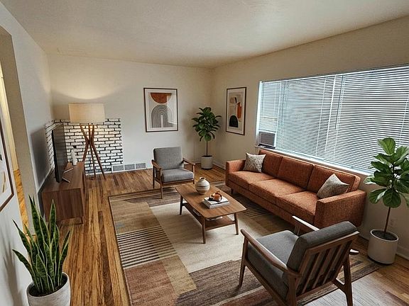 2nd image of 1028 Perry St