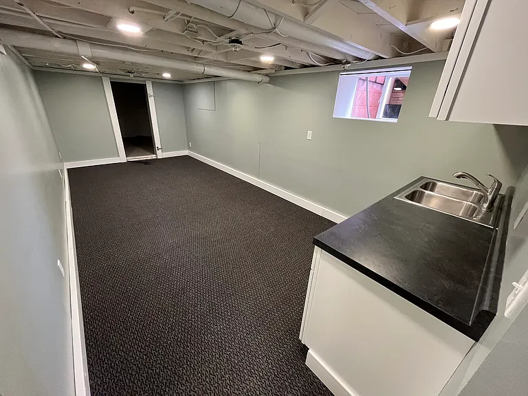 211 W Fisk St — Photo 28