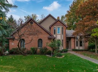 34 Bentley Ct, Williamsville, NY 14221