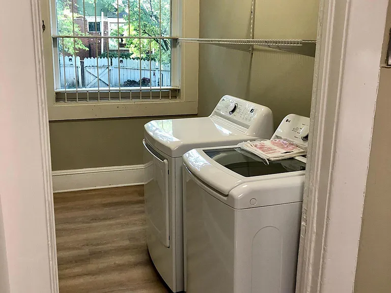 1062 Monroe Dr NE — Photo 9