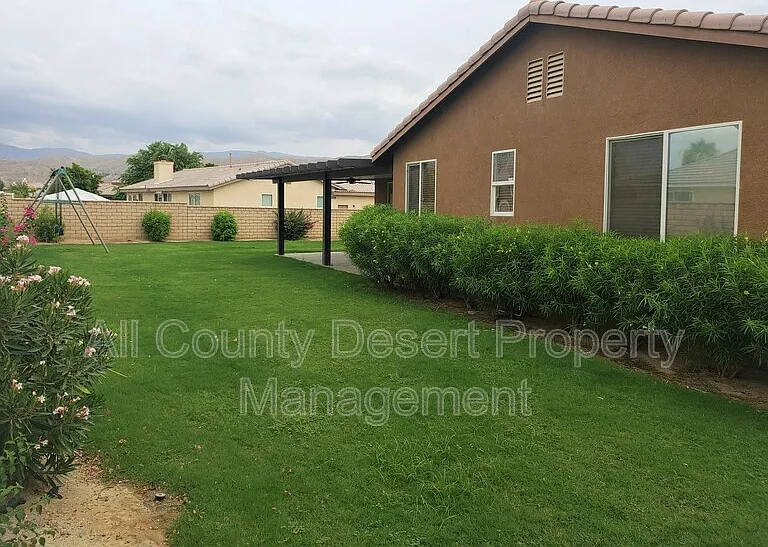 37853 Avon St — Photo 24