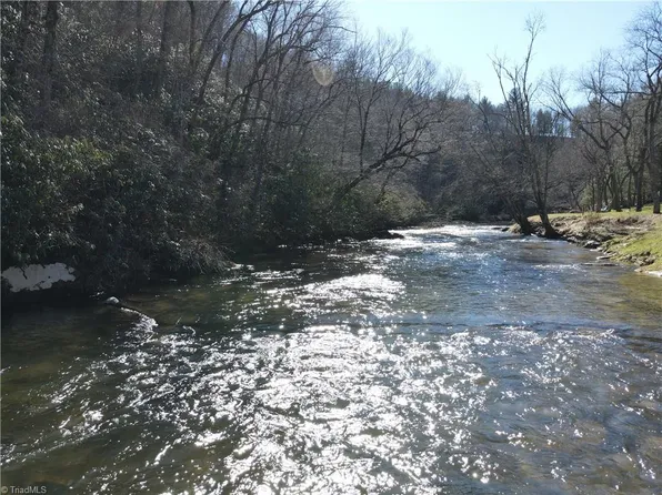 35 Riverside Dr #35, Sparta, NC 28675