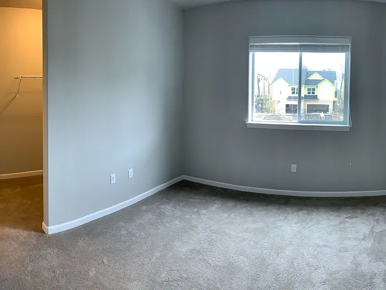 807 Water Ave NE — Photo 3
