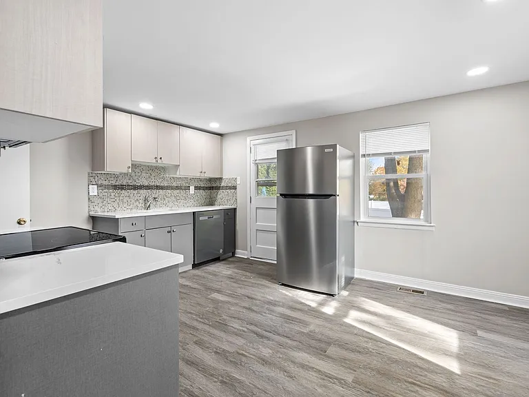 20 E Monument Ave — Photo 3