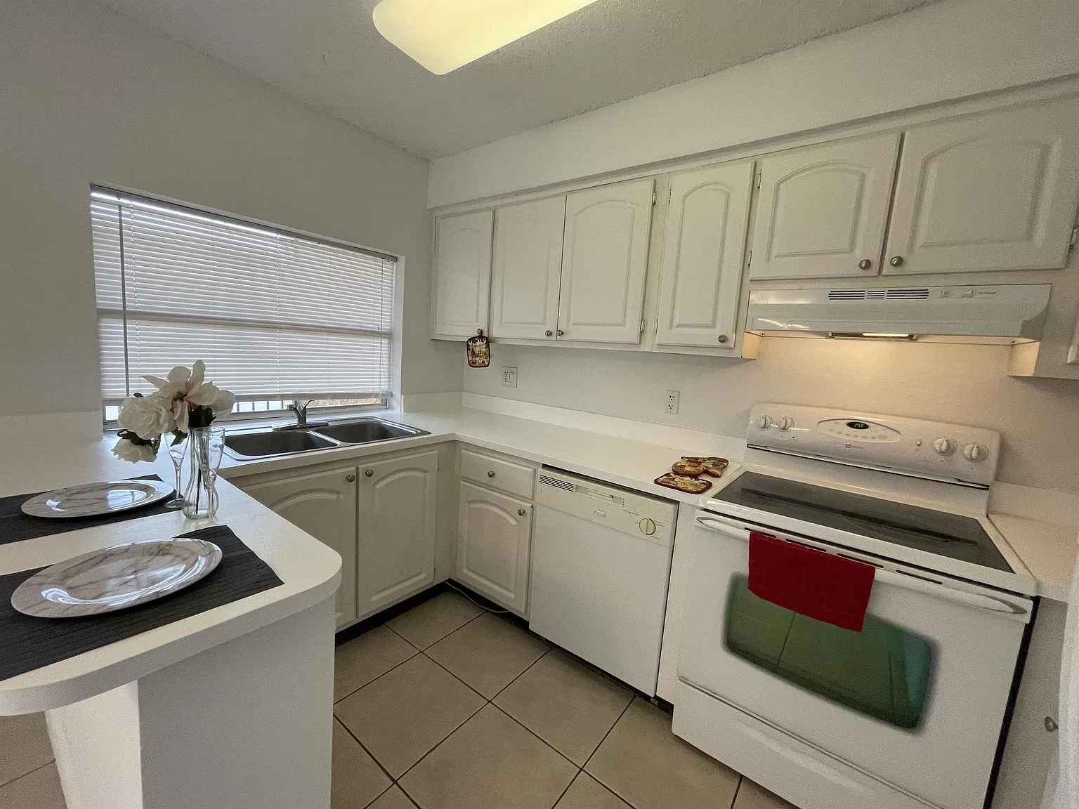Arbor Key 4517 Unit 12f (Gusbonanza Llc) - 115 — Photo 1