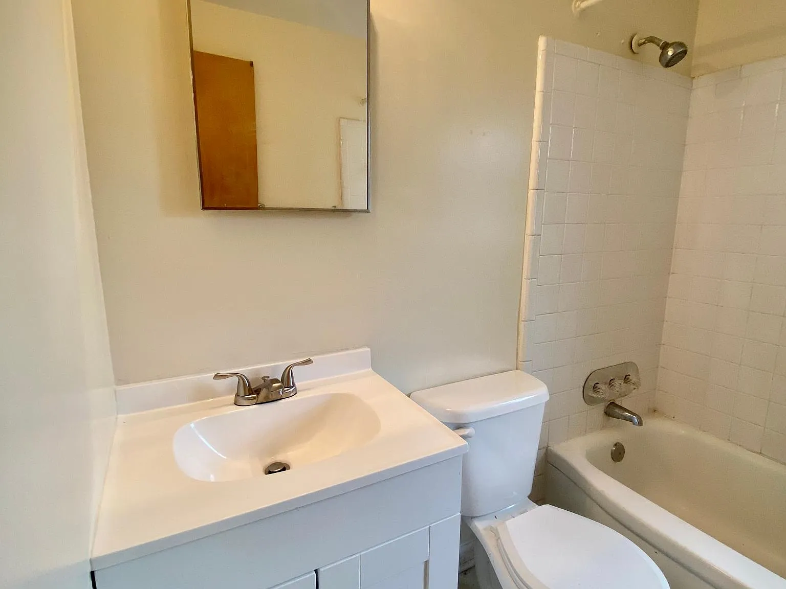 2 bed, 850 sqft, $1,000 — Photo 3