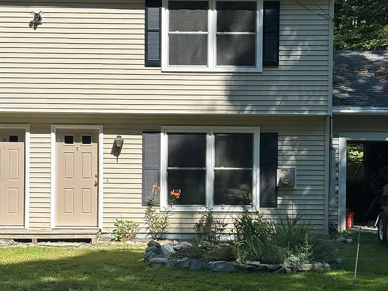 Royal Rd — Photo 7