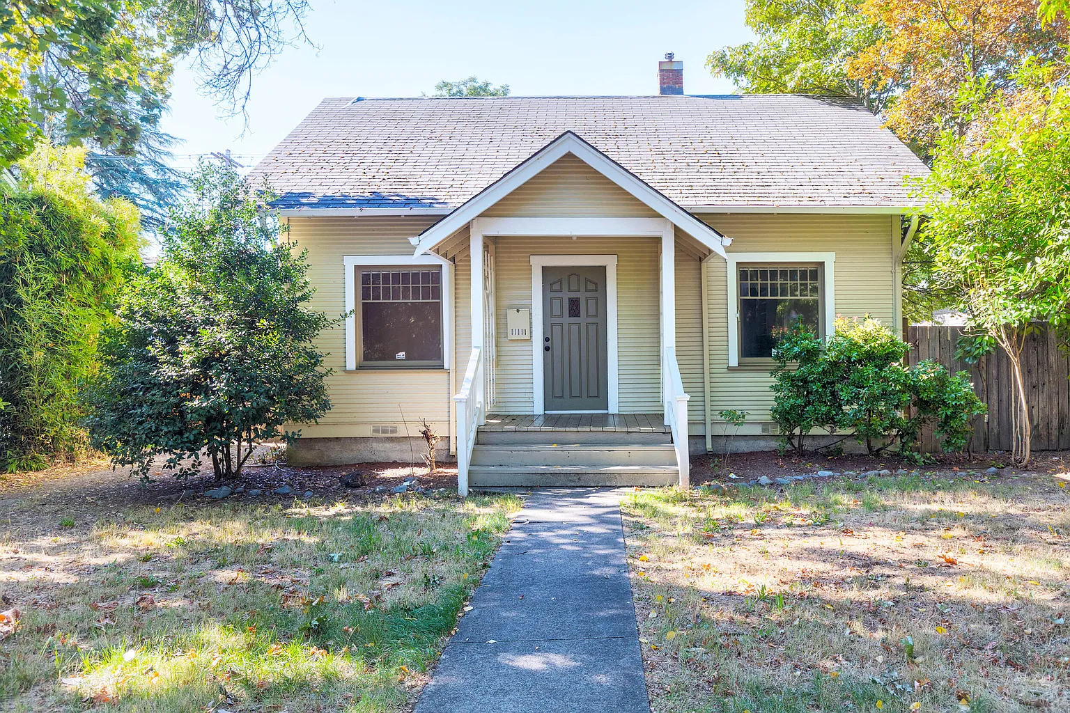 311 NW A St photo 1