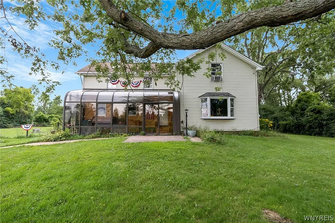 4 bed, 2.0 bath, 1926 sqft, $3,500 — Photo 2