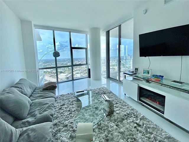 1st image of 851 NE 1st Ave Unit 4201