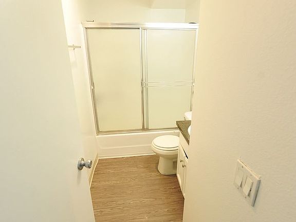 4th image of 1630 S Gramercy Pl APT 1