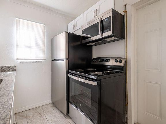 4th image of 2516 Ave L Unit b