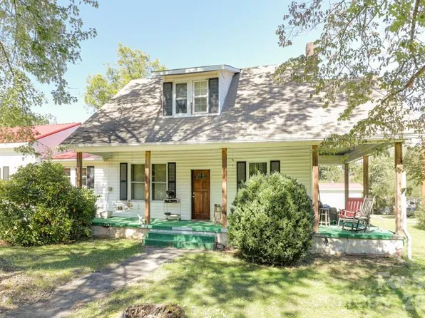 44 B St, East Flat Rock, NC 28726