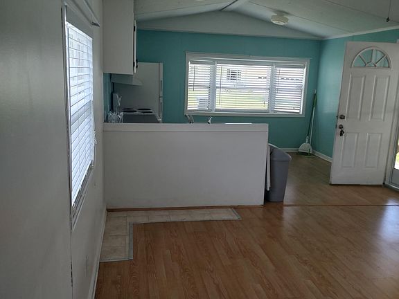 4th image of 77 Rosalie Oaks Blvd