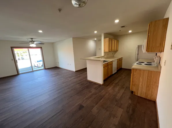 109 Pin Oak Dr #C, Aurora, MO 65605