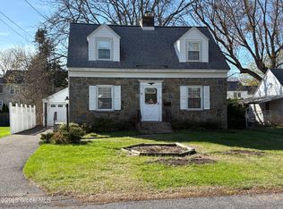 21 Wood Ter, Albany, NY 12208