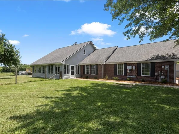 2505 N Whitney Rd, Independence, MO 64058