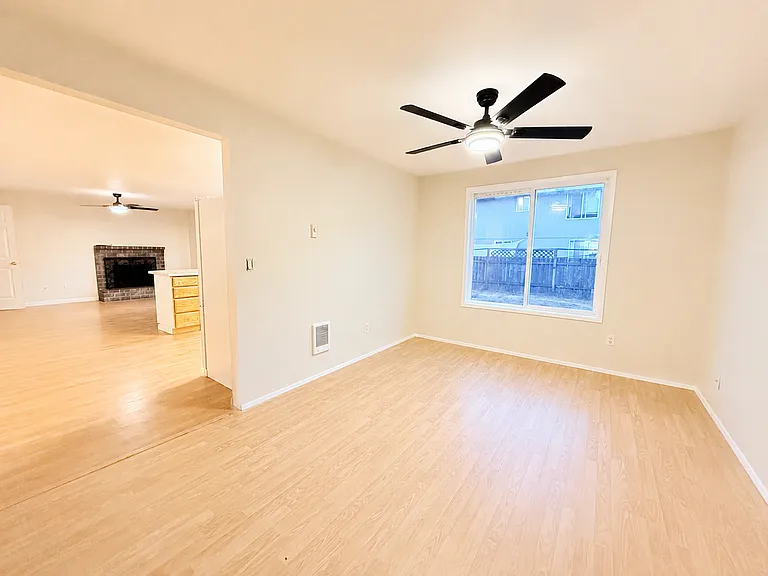 275 Hillshire Dr — Photo 4