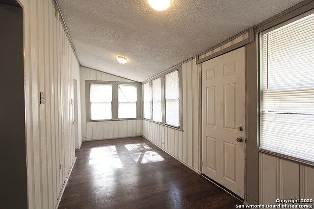 706 Canton — Photo 13