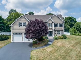 4 Parkhurst Rd, Chelmsford, MA 01824