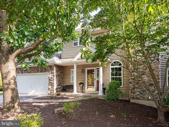 4th image of 85 Foxcroft Ln