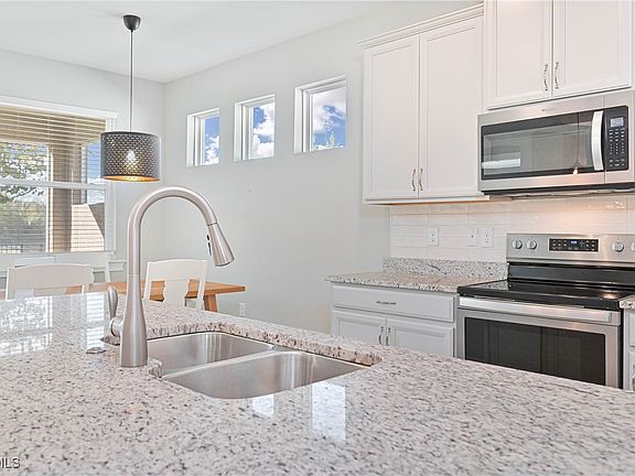 4th image of 3132 Royal Gardens Ave