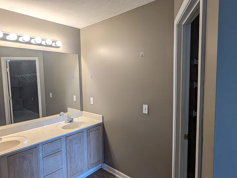 1704 Chris Dr — Photo 14