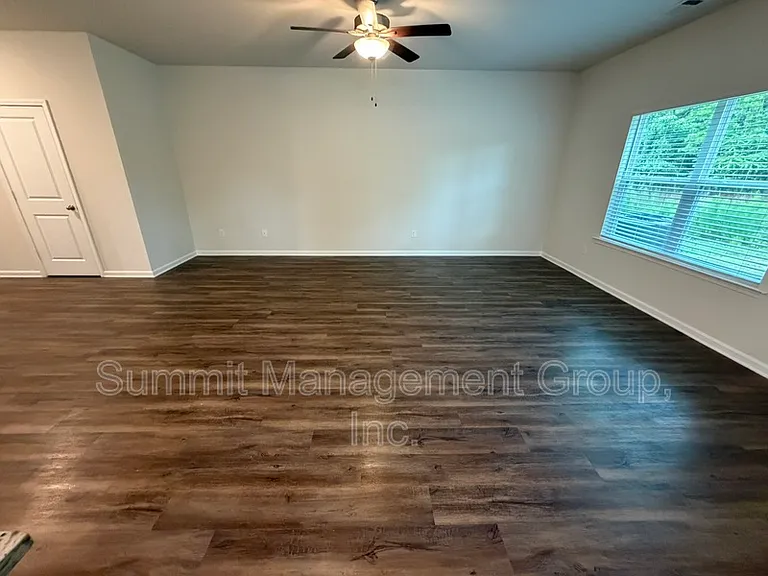 219 Limestone Cir — Photo 3