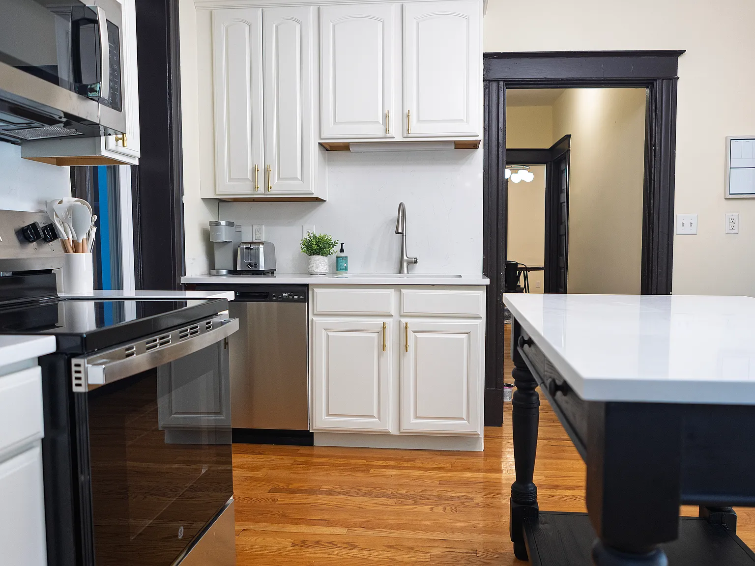 2 bed, 1250 sqft, $2,400 — Photo 2