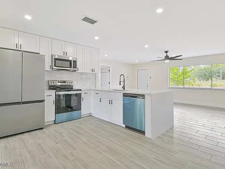 1608 Henry Ave — Photo 8
