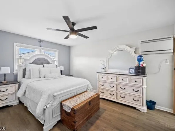 511 Davis Avenue image 8 of 20