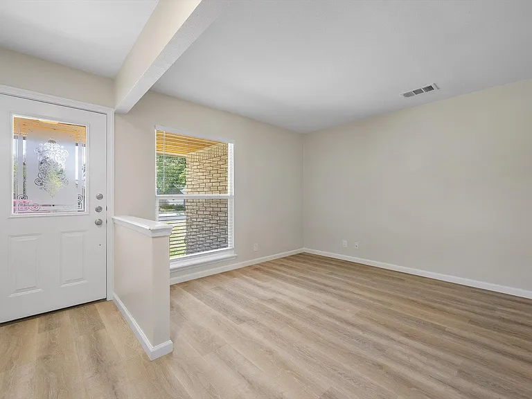1100 Red Cliff Dr — Photo 12