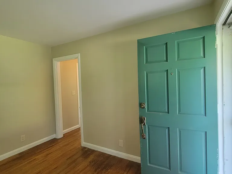 200 Graylynn Dr — Photo 3