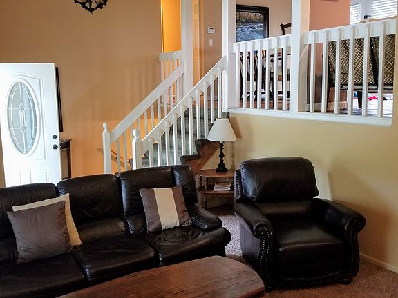 2nd image of 603 SE Vista Dr