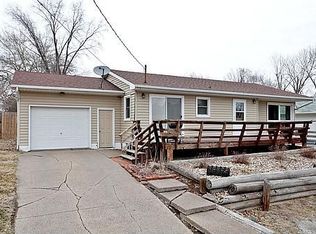 221 Dillaway St, Muscatine, IA 52761