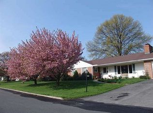 942 Sunset Ave, Waynesboro, PA 17268