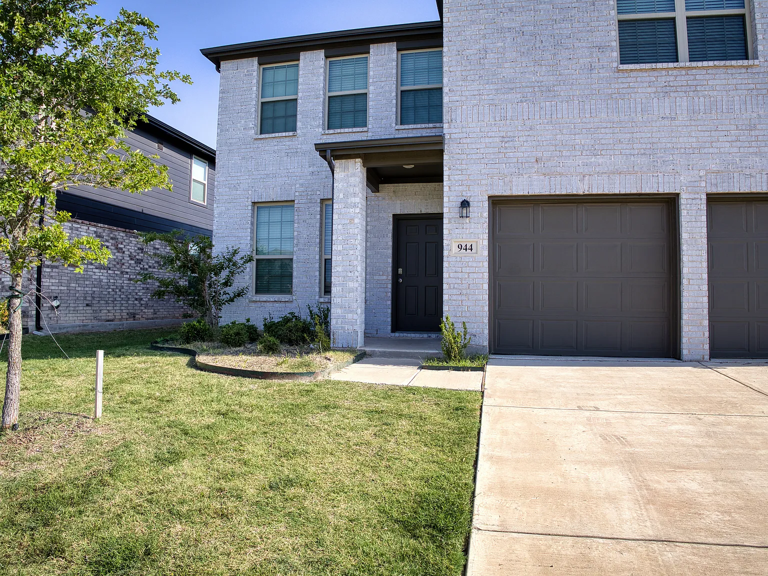 3 bed, 2.5 bath, 2223 sqft, $2,375 — Photo 3