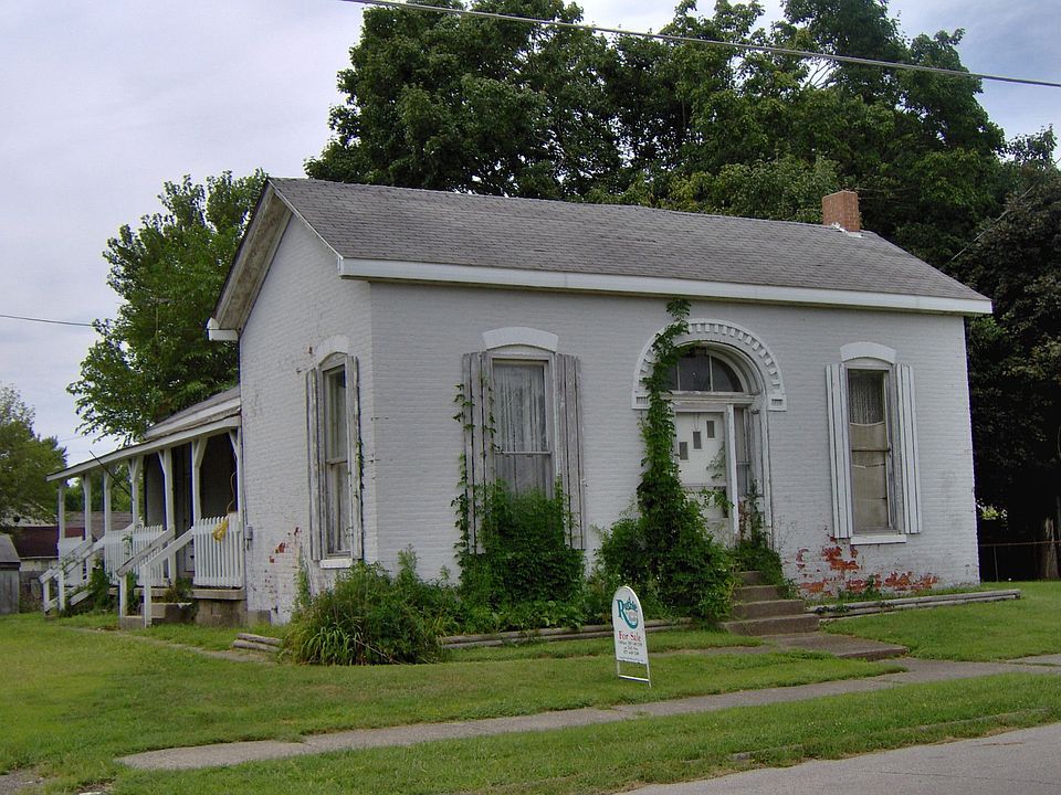 2nd image of 126 N Franklin St