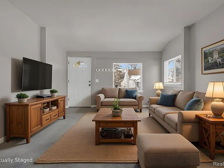 8268 Hudson Ave — Photo 2