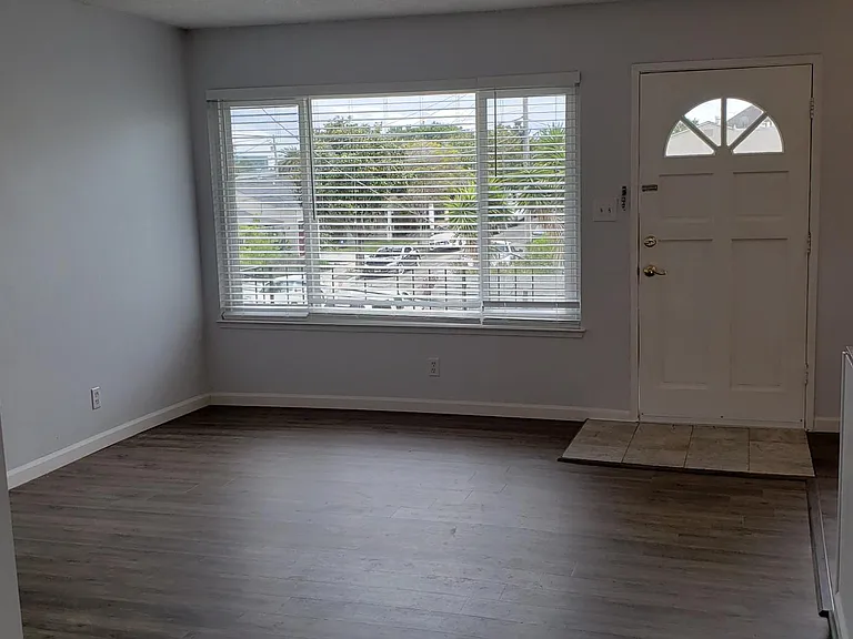 241 San Anselmo Ave N #5 — Photo 5