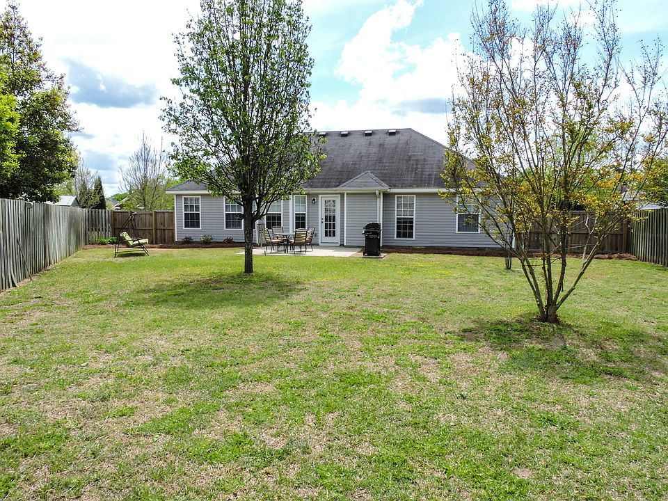 2nd image of 110 Ilex Ln