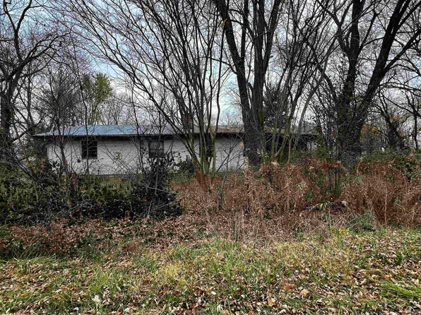 5366 Green Acres Dr, Boonville, IN 47601