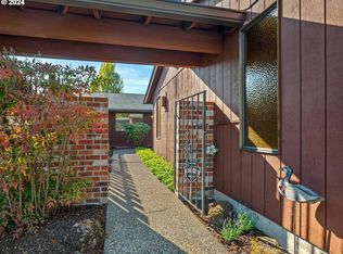 10082 SW Crystal St, Beaverton, OR 97008