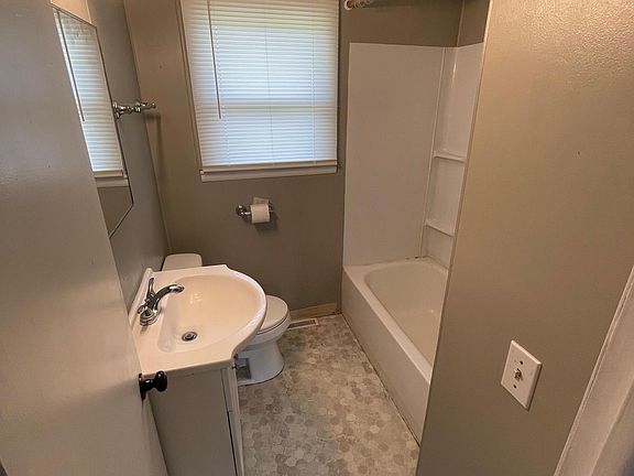 3rd image of 1520 Beverly Dr